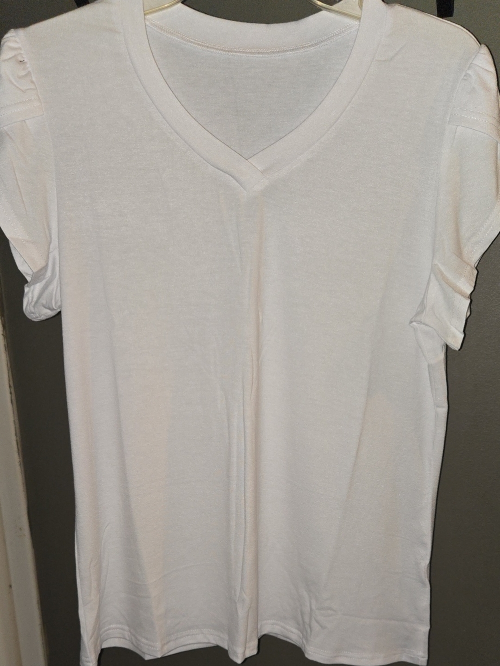 NWT-Women’s V-Neck White Short Sleeve Top